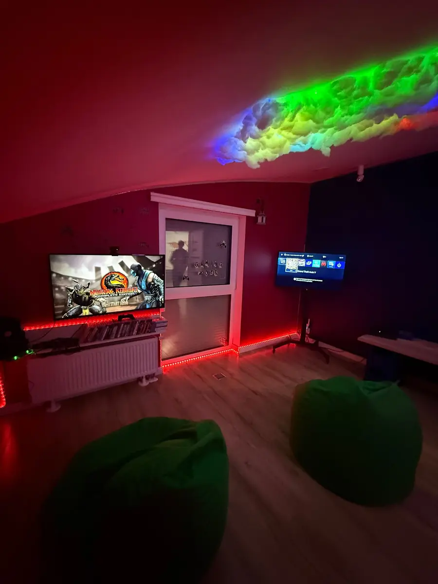 Game Room — konsole i pufy